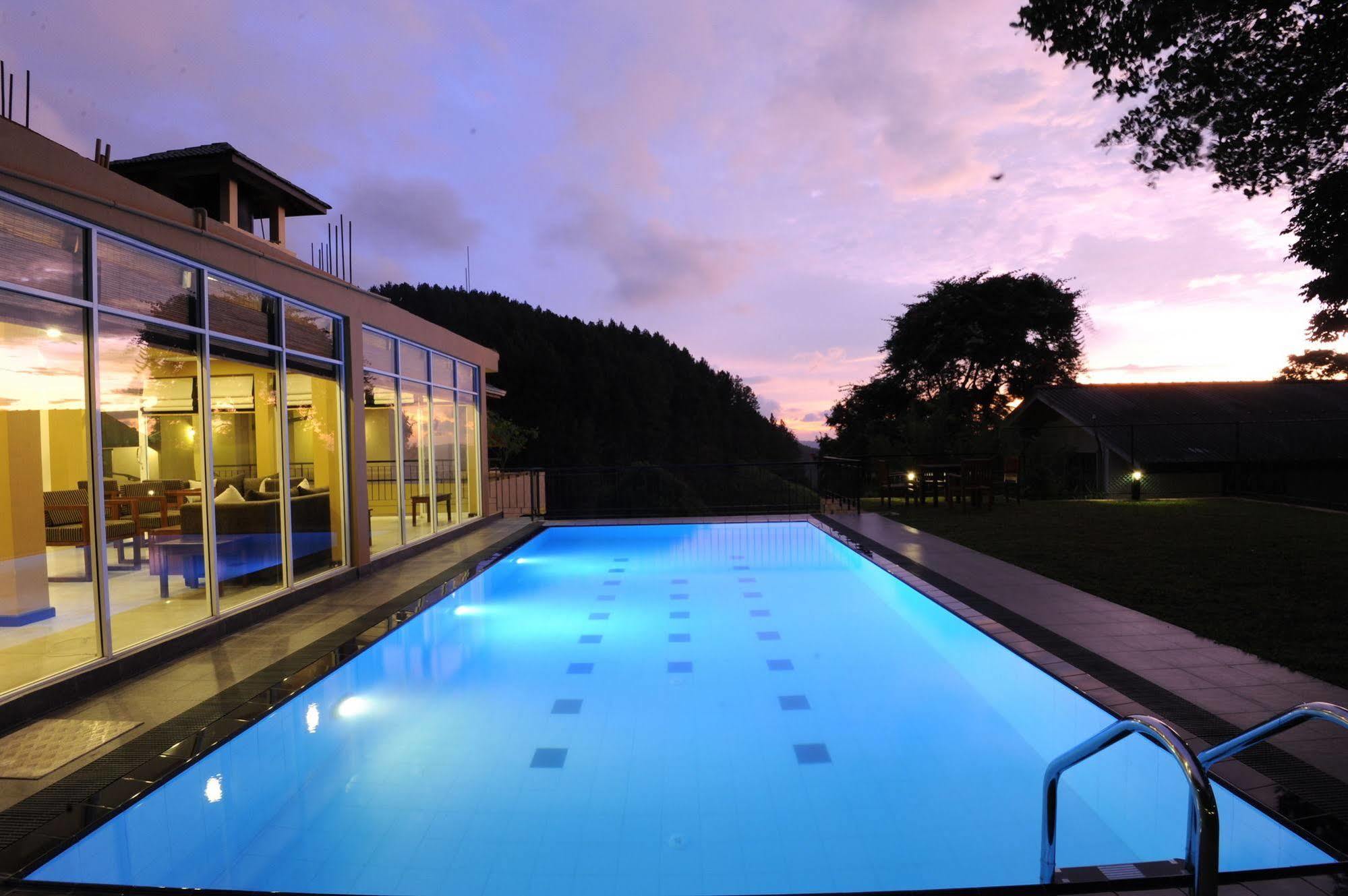 Melheim Kandy Villas Exteriör bild