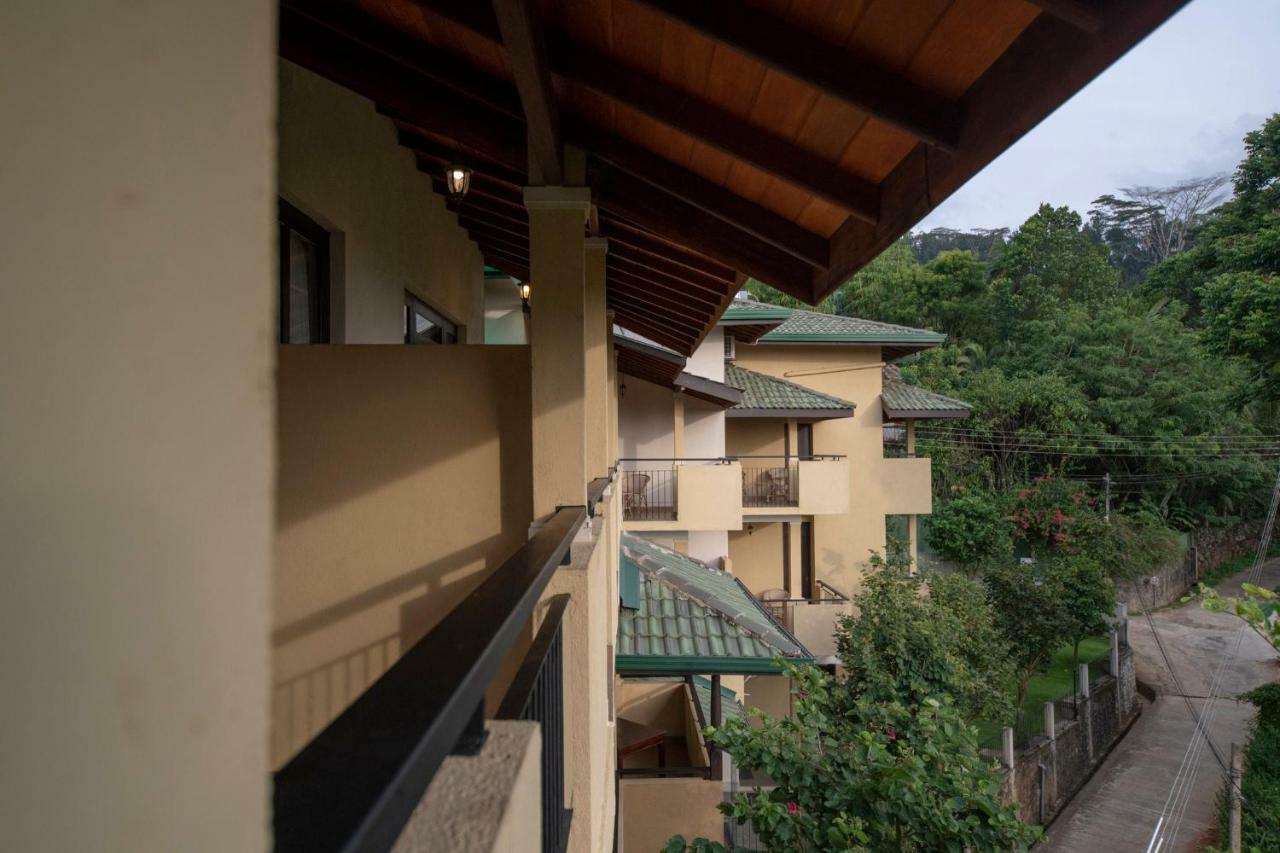 Melheim Kandy Villas Exteriör bild