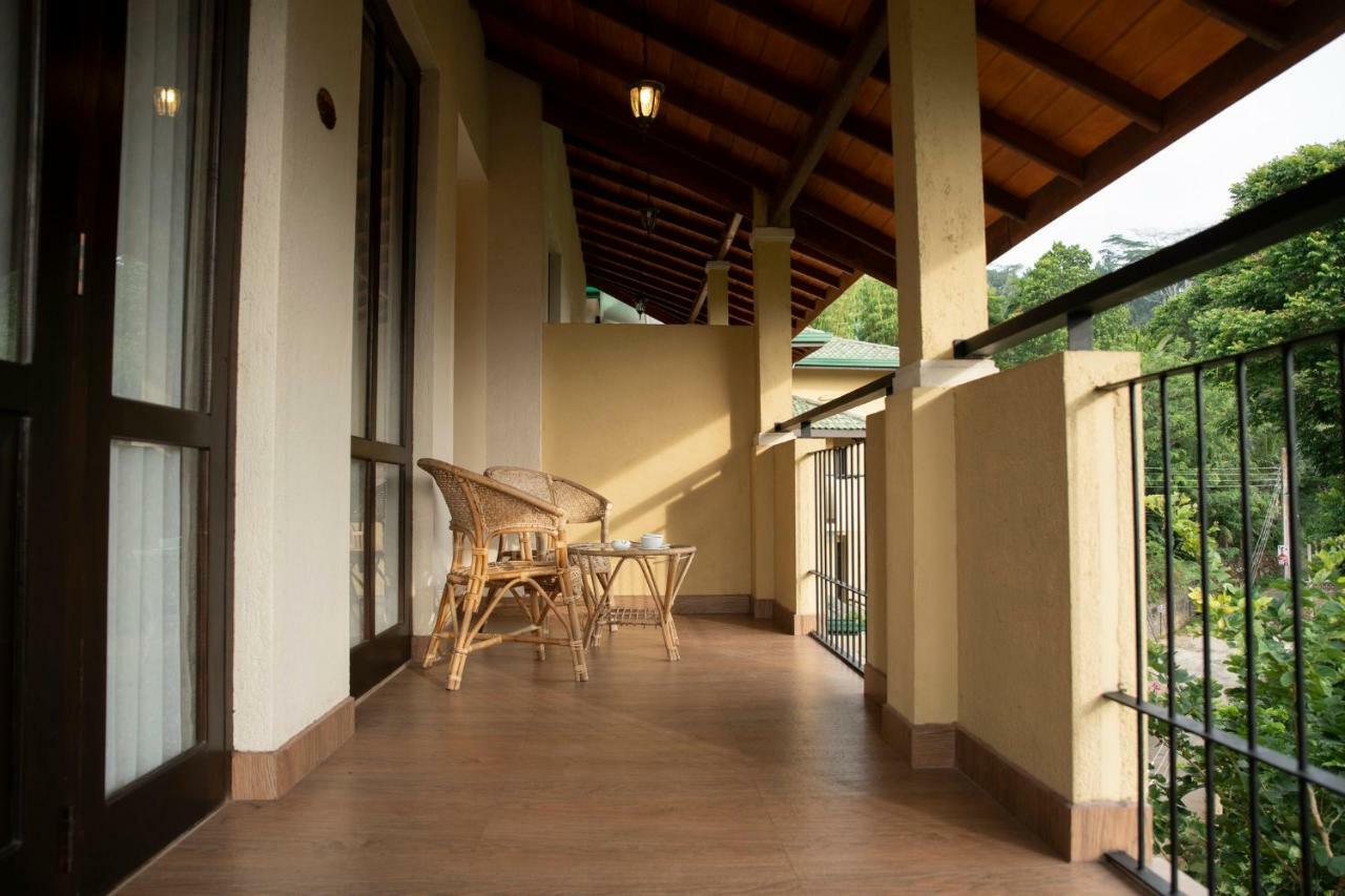 Melheim Kandy Villas Exteriör bild